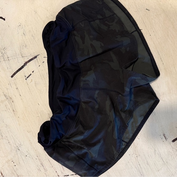 Lululemon Athletica Camo Black Women's Athletic Shorts Size 12 - Picture 7 of 7